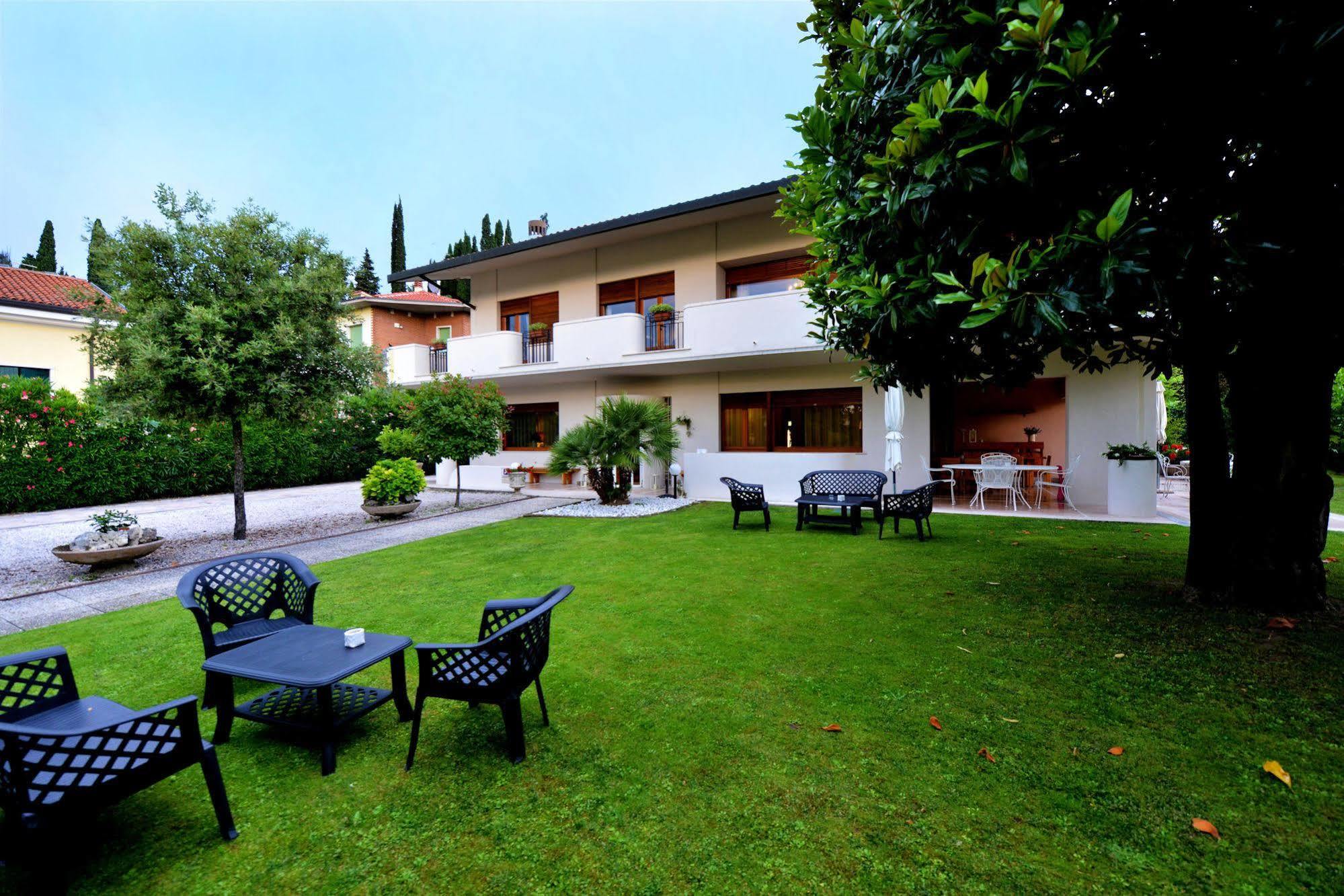 B&B Villa Bianca Sona Exterior foto